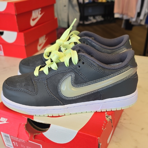 Nike Kids' Dark Gray and Light Yellow Sneakers